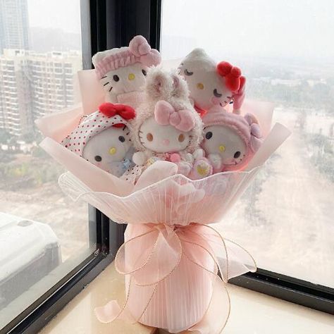 Bouquet Hello Kitty, Sanrio Bouquet, Plush Bouquet, Cinnamoroll Plush, Hello Kitty Gifts, Arts And Crafts For Teens, Bouquet Gift, My Melody Kuromi, Kuromi Cinnamoroll