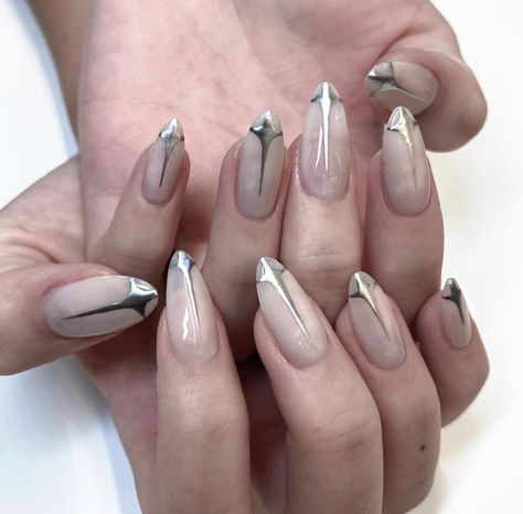 Dystopian Nails, Cybersigil Nails, Sci Fi Nails, Drain Nails, Long Nails Ombre, Black Nails Summer, Simple Chrome Nails, Silver Nails Designs, Nails Xiaohongshu