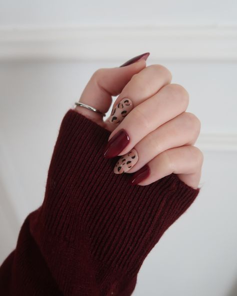 Happy Monday - may your coffee be strong and your will to leave your bed stronger 🤞 . Slowly trying to get back into the swing of things since my holls and get into autumn mode 🍂🍁 . 🏷️ autumn nail Inspo, fall nails, burgundy nails, leopard print nails, animal print nails, maroon nails, autumn nails, nail art, nail inspo Maroon And Leopard Nails, Fall Nails Burgundy, Autumn Nail Inspo, Nails Leopard Print, Nails Maroon, Nail Inspo Fall, Nails Leopard, May Your Coffee Be Strong, Nails Burgundy