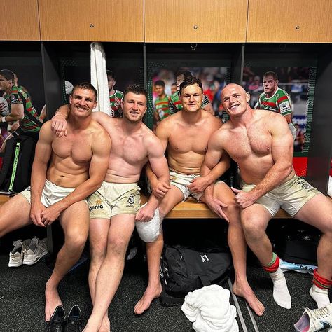 Rugby Body Men, Rugby Changing Room, Rugby Lads, Hot Football Players, Rugby Muscle, Rugby Body, Football Locker Room, Rugby Guys, Muscle Reference