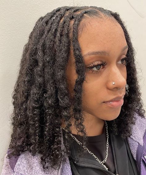 Natural Locs With Curly Ends, Locs With Curly Ends, Natural Locs, Natural Hair Woman, Braided Hairstyles For Black Women Cornrows, Loc Hairstyles, Beautiful Dreadlocks, Short Locs Hairstyles, Quick Natural Hair Styles