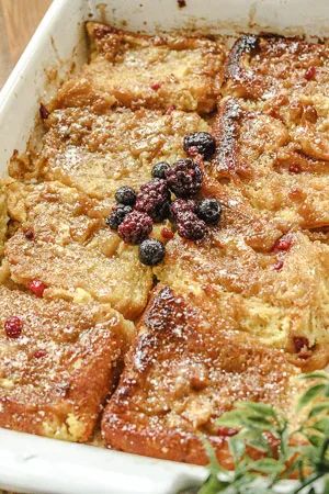 Crème Brûlée French Toast Casserole, Creme Brulee French Toast Casserole, Traditional French Food, Overnight Casserole, Overnight French Toast Casserole, Creme Brulee French Toast, Small Breakfast, French Toast Casserole Overnight, French Toast Casserole Recipes