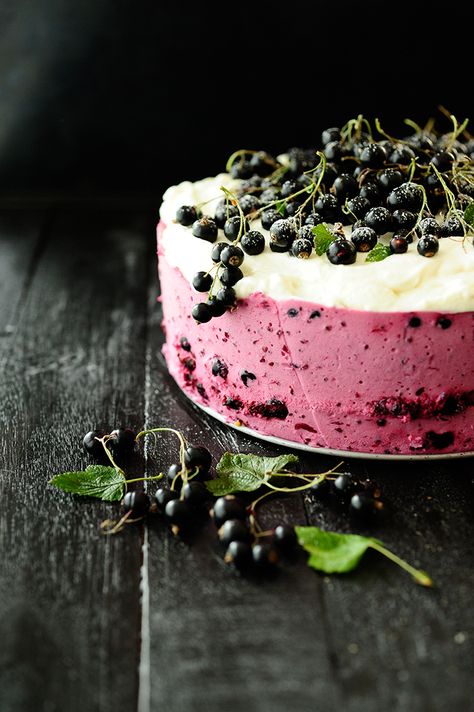 Black Currant Cake, Black Currant Recipes, Currant Recipes, Mousse Cake Recipe, Sweet Delights, Cupcake Cake, Mousse Cake, Cake Servings, Food Cakes