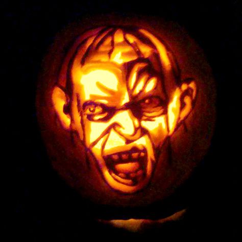 Gollum, lord of the rings. Debbie Mauerman 2010 Pumpkin carving Lord Of The Rings Pumpkin Carving, Lord Of The Rings Pumpkin, Pumpkin Carving Pattern, White Tree Of Gondor, Pumpkin Carver, Creative Pumpkin Carving, Pumpkin Carvings, Pumpkin Carving Patterns, Creative Pumpkins