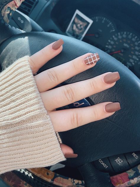 Fall Acrylics Simple, Fall Acrylic Nails Autumn Coffin Short, Cute Nails Acrylic For Fall, Short Fall Nails 2022 Brown, Short Work Nails Fall, Light Brown Nails Design Fall, Birthday Nails For November, Short Fall Nails 2022 Gel Square, Thanksgiving Nails Acrylic Coffin Short