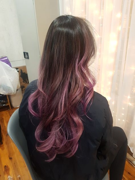 Beige purple balayage Brown Hair With Pink And Purple Highlights, Pink And Purple Balayage Brunette, Purple And Pink Balayage, Brown Purple Pink Hair, Purple Pink Balayage, Brown Hair Tips, Brown Hair Streaks, Hairdye Ideas, Underdye Hair