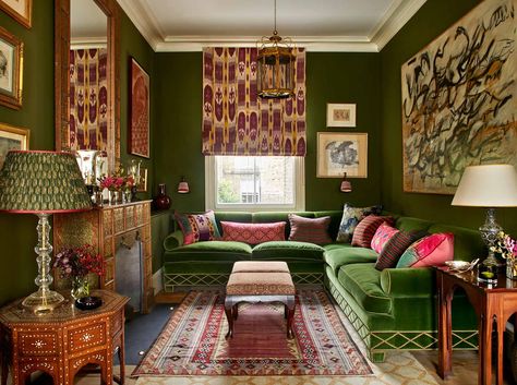 These pink and green room ideas are the perfect way to bring one of the most popular colour combinations into your home. It's straight out of nature with a perfect mix of masculinity and femininity. Get inspired https://www.fabricsandpapers.com/pink-and-green-room-inspirations #InteriorDesignBlog #ColorInspiration #RoomDecor #Lounge Pink And Green Living Room, Pink Living Room Decor, Room Color Combination, Moroccan Room, Green Living Room, Victorian Living Room, Moroccan Furniture, The World Of Interiors, Pink Living Room