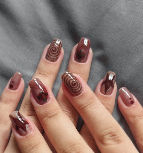 Funky Brown Nails, Brown Grunge Nails, Y2k Fall Nails, Brown Y2k Nails, Brown Aura Nails, Ambre Nails, Brown Nails Design, Mens Nails, Retro Nails