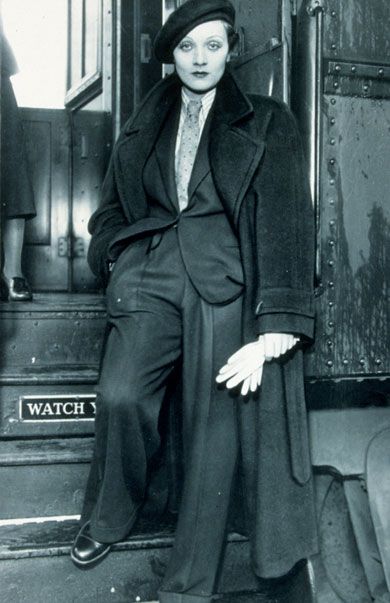 Marlene Dietrich, inspiration for characters such as Dillinger,Jesse James and Capone. Male characters who may played by females. (strong) Don Pedro, A Man In A Suit, Man In A Suit, Soft Dramatic, Jean Harlow, Look Retro, Marlene Dietrich, Jesse James, Actrices Hollywood