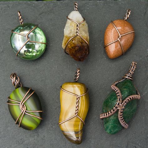 Wire Around Crystal, How To Wire Wrap A Pendant, Wire Wrapping A Stone, Wire Jewelry With Stones, Stone Wire Jewelry, Polished Stone Jewelry, Handmaid Jewelry Ideas, Wire Wrapped Pendant Diy, How To Wire Wrap Stones Without Holes