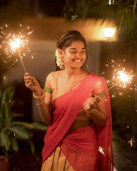 Deepavali Pose Ideas, Diwali Poses For Women With Crackers, Diwali Saree Photoshoot, Deepawali Photoshoot, Deepavali Photoshoot Ideas, Diwali Stills, Diwali Poses With Crackers, Diwali Poses For Women At Home, Diwali Photo Pose Ideas