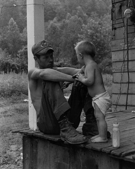 Appalachian People, The Great, Southern Gothic, Vietnam Veterans, Black And White Photographs, Vintage Pictures, Vintage Photographs, Back In The Day, Vintage Photography