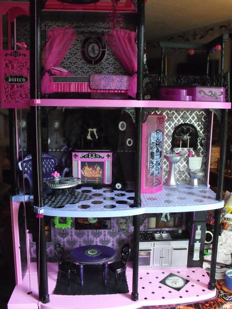 Gothic Barbie for Monster High Dolls Gothic Doll House, Black Doll House, Monster High Diy, Gothic Barbie House, Gothic Barbie, Diy Monster High Dollhouse, Monster High Room Decor, Monster High Diorama, Monster High Doll House Diy