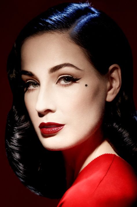 Dita Von Teese Makeup, Moda Pin Up, Dita Von Teese Style, Dita Von Tease, Idda Van Munster, Behind Blue Eyes, Look Retro, Dita Von, Vintage Makeup