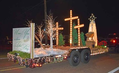 Tissue Paper Parade Float, Nativity Scene Christmas Parade Float, Night Parade Float Ideas, Nativity Scene Float Ideas, Lighted Parade Ideas, Farm Christmas Floats Parade Ideas, Nativity Float Parade, Christian Christmas Floats Parade Ideas, Christian Floats For Parade