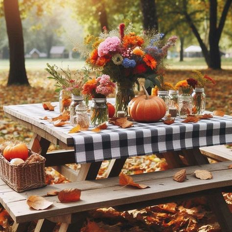 Fall Picnic Decor, Fall Picnic Table, Fall Picnic Aesthetic, Fall Picnic Ideas, Rehearsal Bbq, Fall Picnic Food, Plaid Table Cloth, Picnic Table Decor, Thanksgiving Dinner Table Setting