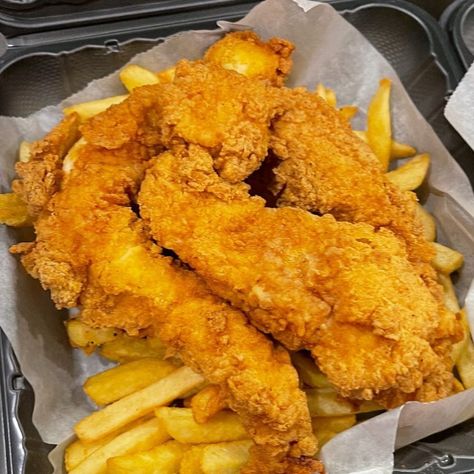 Chicken Tender And Fries, Chicken Tenders And Fries, Tenders And Fries, Chicken And Fries, Dr Food, Devney Perry, Food Babe, Food Inspo, Food Goals