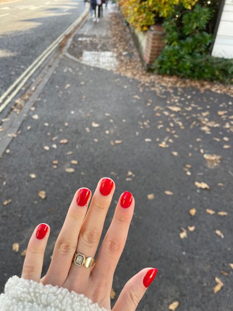 Red Nails On Pale Skin, Red Nails For Pale Skin, Pale Red Nails, Red Nails Pale Skin, Tomato Red Nails, Pale Skin Nails, Nails Pale Skin, Nails For Pale Skin, Lana Summer