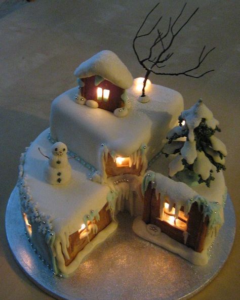 This is one of the most unique cake I have every seen!! I think this is really a great cake and the lights make it even more unique. By the way, if someone wants to do a search on the lights, they are called battery operated rice lights. They are hard to find at the hobby store outside of the christmas season! Jul Kaka, Winter Torte, Torte Creative, Torte Cupcake, Christmas Cake Decorations, Cake Central, Homemade Cake, Crazy Cakes, Cupcake Cake