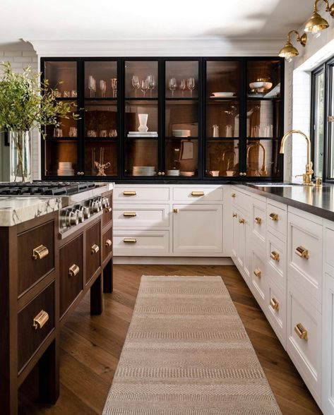 2021 Kitchen Trends You Don't Want to Miss - Stoll Industries 2021 Kitchen Trends, Ideas Decoracion Salon, Cabinet Trends, Kitchen Refresh, Kitchen Display, Classic Kitchen, Cabinetry Design, Wall Designs, Simple Kitchen