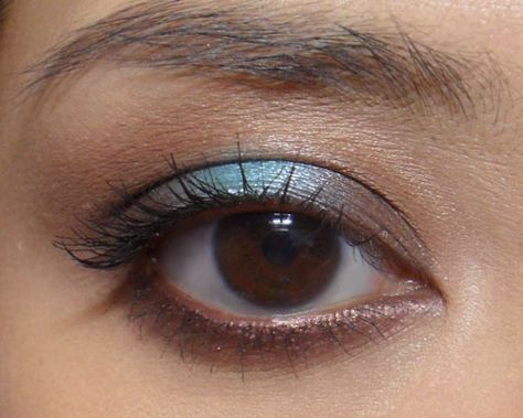 brown smoky eyeshadow with a subtle pop of metallic blue Soft Color Eyeshadow, Hooded Eye Blue Eyeshadow, Metalic Blue Makeup Looks, Blue Brown Eyeshadow Look, Blue Wedding Makeup For Brown Eyes, Metallic Blue Eyeshadow, Blue Make Up Brown Eyes, Dusty Blue Wedding Makeup, Blue Eyeshadow Subtle