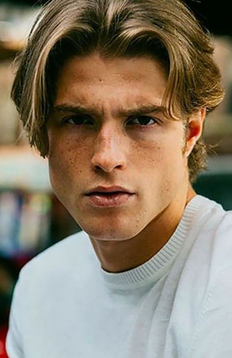 25 Stylish Middle Part Hairstyles for Men in 2022 - The Trend Spotter Hairstyles Man 2022, Guy Haircuts Middle Part, Men's Middle Part Hairstyle, Mens Curtain Haircut, Middle Part With Glasses Men, Middle Parting Hairstyles Men, Stylish Men Haircuts Medium Lengths, Trending Men’s Haircuts 2023, Men Hair Styles 2022