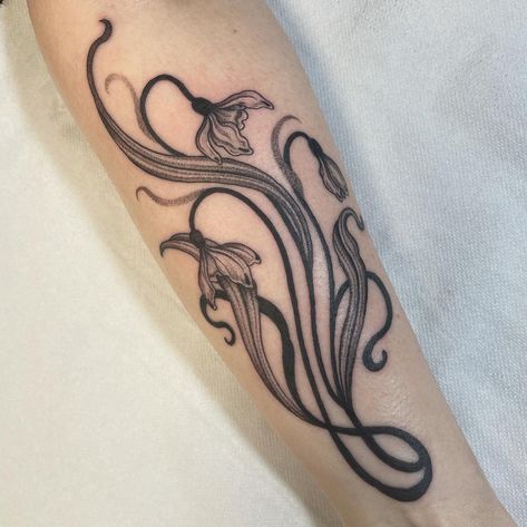 Art Deco Style Tattoo, Art Neuvo Tattoos, Art Nouveau Flower Tattoo, Art Noveau Tattoos Women, Art Nuevo Tattoo, The Muses Tattoo, Art Nouveau Tattoo Woman, William Morris Tattoo, Art Nouveau Elements