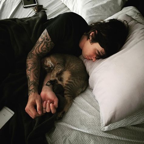 See this Instagram photo by @kellinquinn • 110.7k likes Kellin Quin, Pixie Bob Cats, Netherlands Football, Emo Men, Ronnie Radke, Football Lover, Music Is My Escape, Kellin Quinn, Sleeping With Sirens