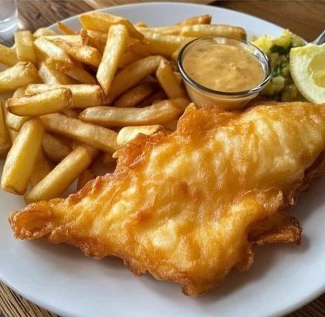 Chef Jamie Oliver | fish and chips😋💕💯😍👌✔️🇺🇸 | Facebook Chef Jamie Oliver, Fish N Chips, Fish Fillets, White Fish, Fish Fillet, Jamie Oliver, Fish And Chips, Seafood Dishes, Popular Recipes