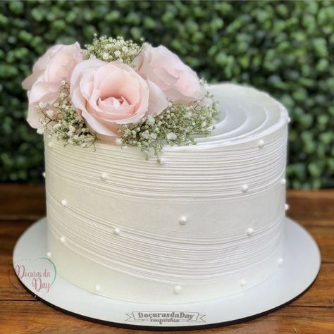 Henna Cake, 75 Birthday Cake, Bee Birthday Cake, Fruit Cake Design, Flower Cake Design, Anniversary Cake Designs, 70th Birthday Cake, Pearl Cake, Fresh Flower Cake