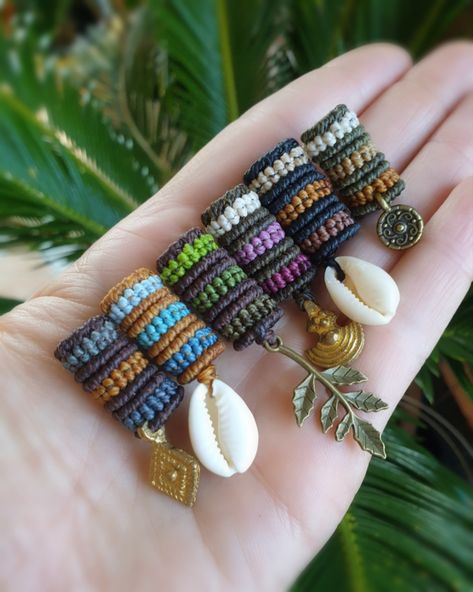 Boho Hair Wrap, Diy Wire Jewelry Rings, Witch Hair, Dread Jewelry, Macrame Jewelry Tutorial, Dread Accessories, Wire Jewelry Rings, Macrame Bracelet Patterns, Hippie Hair