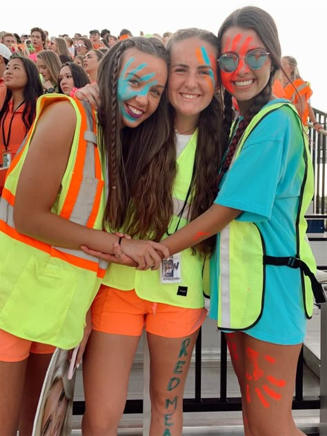 Football Dress Up Themes, Neon Day Spirit Week Outfit, Neon Spirit Day Outfit, Neon Day Spirit Week, Neon Football Game Theme Outfit, Fnl Themes, School Spirit Face Paint, Pep Rally Themes, School Spirit Outfit