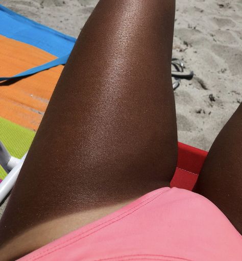 Tanning Pics Aesthetic, Aesthetic Tanning Pictures, Tan Line Pictures, Tan Legs Aethstetic, Tanning Pictures, Lowkey Getting Tan, Tan Goals, Tanning Goals, Tan Skin Beach Aesthetic