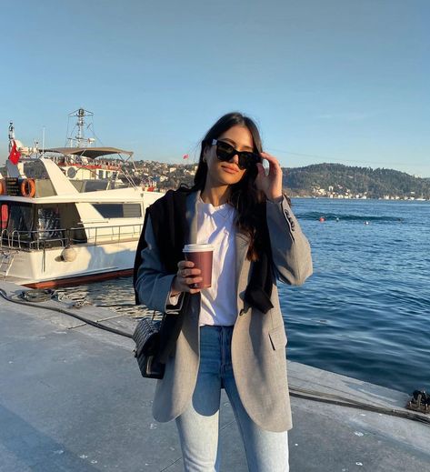 •Gülcan Aylin• on Instagram: “A classic when in Istanbul 🤍 Couldn’t decide. 1,2 or 3?” Ootd Non Hijab, Istanbul Pictures, Travel Pose, Istanbul Photography, Turkey Photos, Travel Pictures Poses, Summer Fun List, Winter Travel, How To Pose