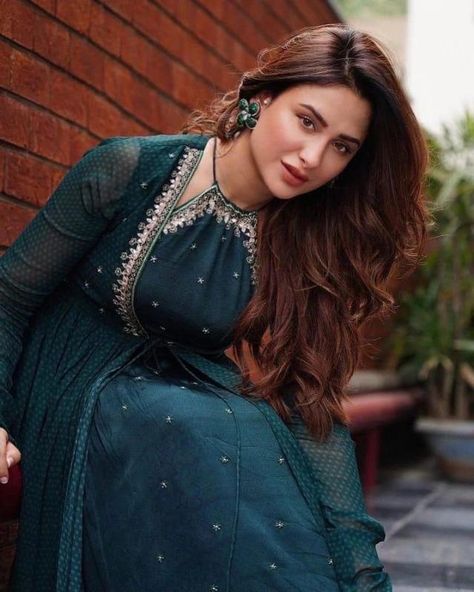 Photography Logo Hd, Mahira Sharma, Best Couple Pictures, Girl Dpz, Stylish Dpz, Traditional Indian Outfits, Ethnic Looks, Acting Skills, Celebrity Wallpapers