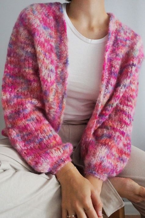 10 free cardigan knitting patterns you can download right now Cardigan Knitting Patterns, Chunky Knit Blanket Pattern, Casting Off Knitting, Free Knitting Patterns For Women, Simple Knitting, Knitting Bag Pattern, Knitting Patterns Free Scarf, Mattress Stitch, Knit Cardigan Pattern