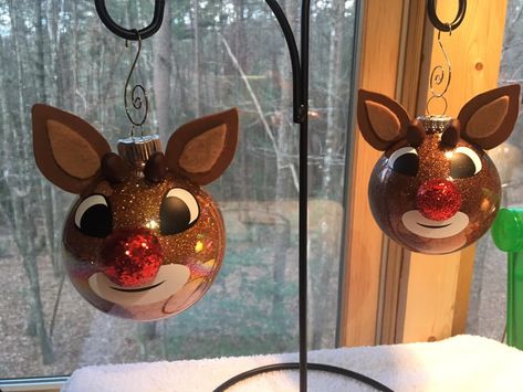 Reindeer Glass Ornaments Diy, Homemade Reindeer Ornaments, Rudolph The Red Nosed Reindeer Ornaments Diy, Rudolph Christmas Ornaments Diy, Diy Rudolph Ornament, Diy Rudolph Decorations, 2023 Christmas Ornament, Ornament Contest Ideas, Rudolph Ornaments Diy