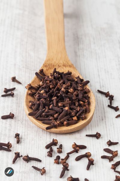 Dried Cloves, Cloves Spice, Homemade Spice Blends, Food Network Canada, Functional Food, Kitchen Spices, Spices And Herbs, Spice Recipes, Natural Wellness