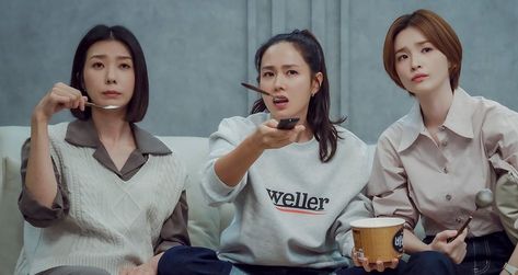 JTBC shared a glimpse of Son Ye Jin, Jeon Mi Do and Kim Ji Hyun's journey of friendship and love in the new Kdrama "Thirty-Nine." #ThirtyNine #SonYeJin #JeonMiDo #KimJiHyun Thirty Nine Kdrama, Friendship Collage, Kdrama List, Thirty Nine, Kang Min-ah, Son Ye Jin, Netflix Dramas, Three Best Friends, Becoming An Actress