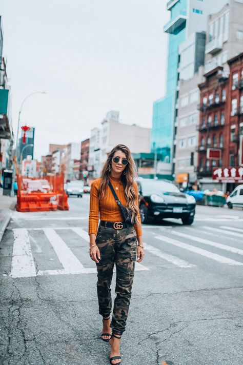 Camo Pants Outfit, Fashion Week Trends, Moda Paris, Outfit Trends, Camo Pants, Looks Style, Autumn Fashion Women, Womens Fashion Trends, Yellow Dress