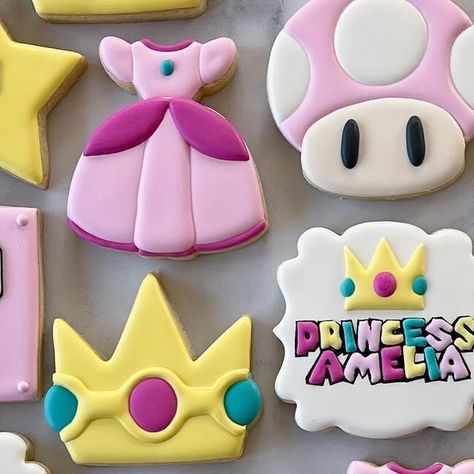 Princess Peach Sugar Cookies, Princess Peach Cookies Decorated, Princess Peach Birthday Theme, Princess Peach Birthday Party Cake, Princess Peaches Birthday Theme, Princess Peach Cupcakes, Princess Peach Cookies, Princess Peach Party Ideas, Princess Peach Birthday Party Ideas