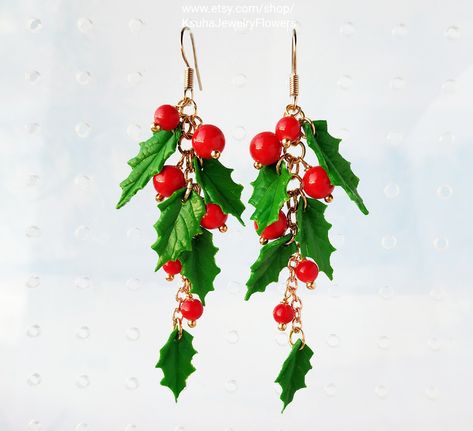 Diy Christmas Earrings Ideas, Christmas Earring Ideas, Christmas Earings, Holly Earrings, Diy Christmas Earrings, Korean Jewellery, Small Diamond Stud Earrings, Flowers Polymer Clay, Xmas Earrings