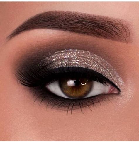 Smokey Eyes Makeup Look Ideas - The Glossychic Makeup Look Ideas, Smokey Eyes Makeup, Smokey Eye Makeup Look, Wedding Makeup Tips, Makijaż Smokey Eye, Make Up Looks, Smokey Eyes, Eye Makeup Tips, Eyes Makeup