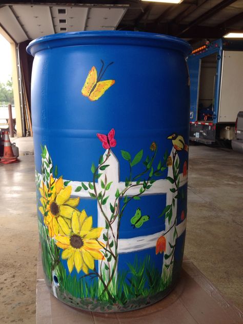 Plastic Barrel Ideas, Propane Tank Art, Painted Trash Cans, Junk Garden, Barrel Ideas, Barrel Projects, Water Barrel, Tank Art, Garden Junk