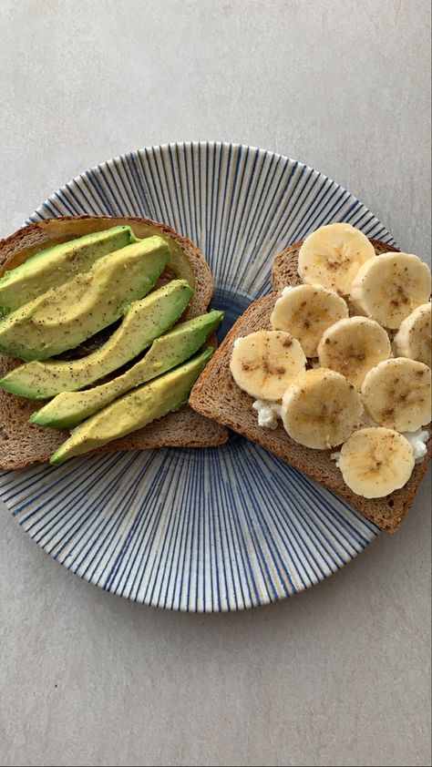 Eating Healthy Aesthetic, Breakfast Ideas Avocado, Healthy Breakfast Quick, Simple Healthy Breakfast, Quick Breakfast Ideas, Breakfast Quick, Aesthetic Wellness, Healthy Toast, Healthy Aesthetic