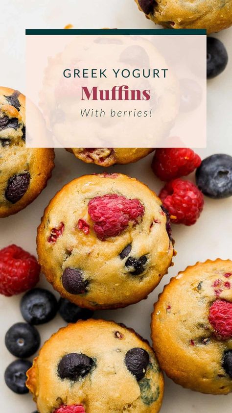 Greek Yogurt Berry Muffins - Fit Foodie Finds Greek Yogurt Dessert, Yummy Things To Bake, Honey Muffins, Greek Yogurt Muffins, Overnight Oatmeal Recipes, Fit Foodie Finds, Yogurt Dessert, Healthy Oatmeal Cookies, Meal Prep Snacks