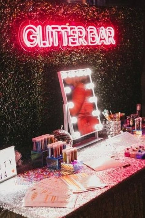 15 Birthday Decoration Ideas, 2024 Wedding Decor, Glitter Bar Wedding, Glitter Bar Ideas, Glitter Party Ideas, Stand Glitter, 15th Birthday Decorations, Pop Star Party, Glitter Table