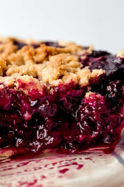 Bramble Berry Pie, Crumble Pie Recipes, Triple Berry Pie Filling, Apple Berry Crumble Pie, Blackberry Crumble Pie Recipes, Triple Berry Crumble Pie, Mini Berry Pies, Berry Crumble Pie, Pie Recipes Dessert