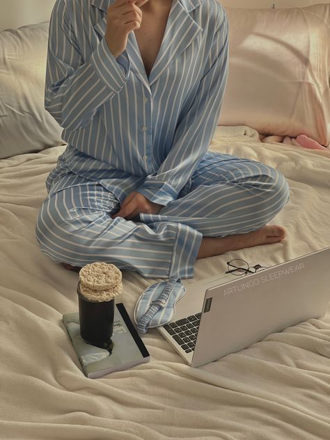 Clothes Ads Design, Pijamas Photoshoot Ideas, Night Suit Aesthetic, Pj Outfit, Pajamas Aesthetic, Comfort Clothing, Newsletter Inspiration, Pajama Day, Self Photography