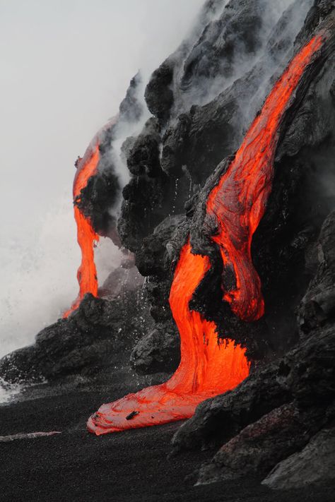 Volcano, Hawaii Lava Flow, Natural Phenomena, Big Island, Science And Nature, Planet Earth, Aphrodite, Amazing Nature, Natural Wonders, Mother Earth